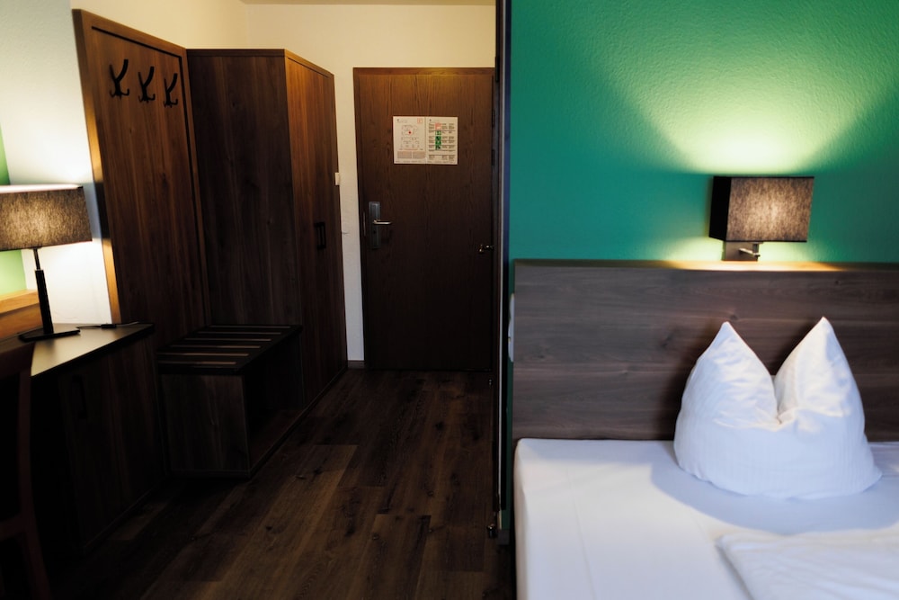Deluxe Single Room, 1 Queen Bed - Photo 5