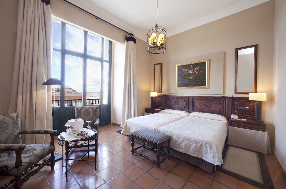 Standard Twin Room (2 Adults and 1 Child) photo 2