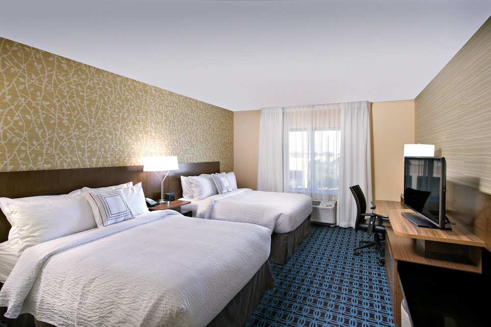 Room, 2 Queen Beds (Mobility Accessible, Roll-In Shower) photo 1