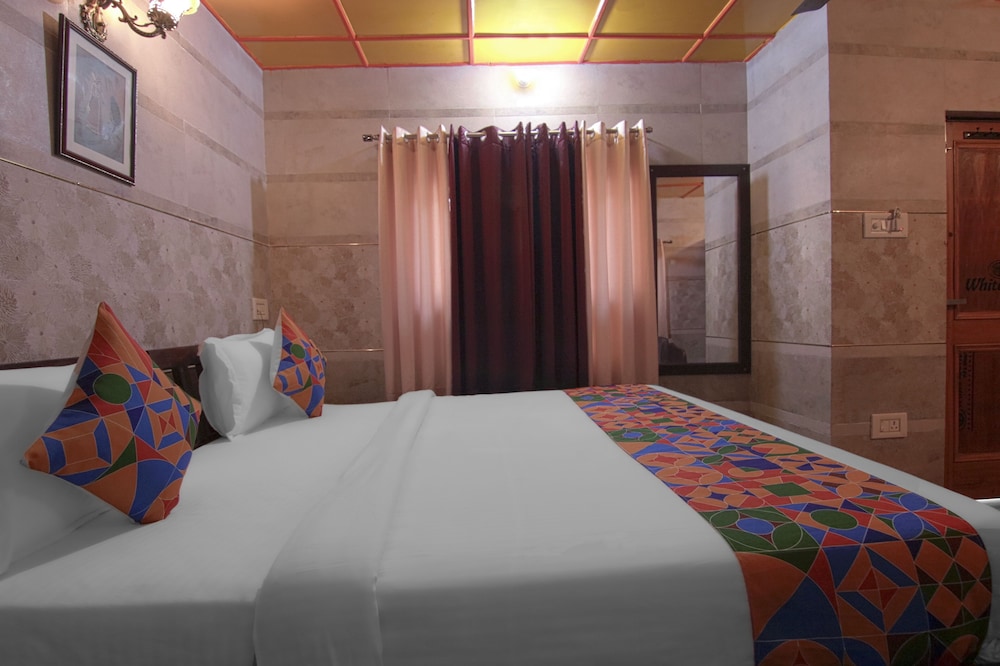 Deluxe Room - Photo 13