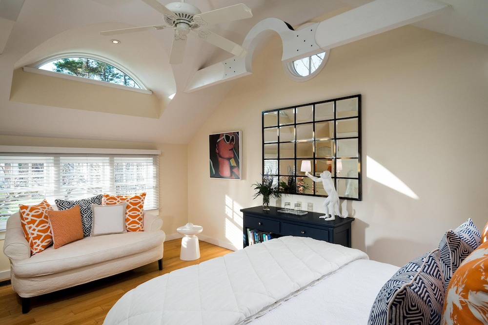 Room, Private Bathroom (Baybird)