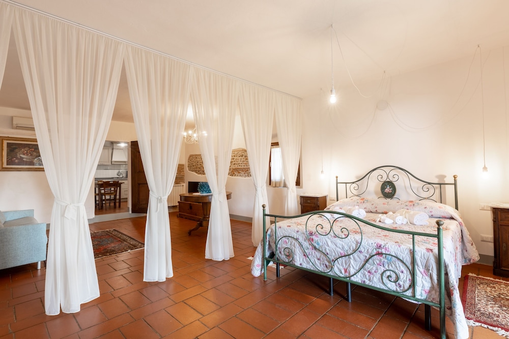 Classic Apartment, Hill View photo 2