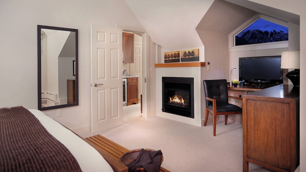 Room (Hotel Columbia 43)