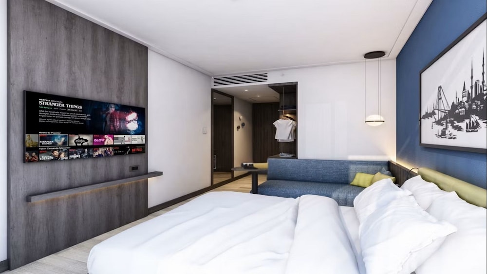 Standard Room, 1 Queen Bed with Sofa bed, Balcony