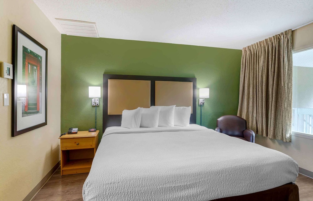 Suite, 1 King Bed with Sofa bed, Non Smoking