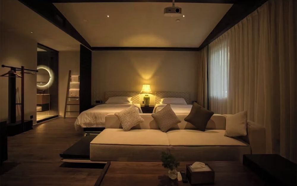 Classic Twin Room, City View photo 1