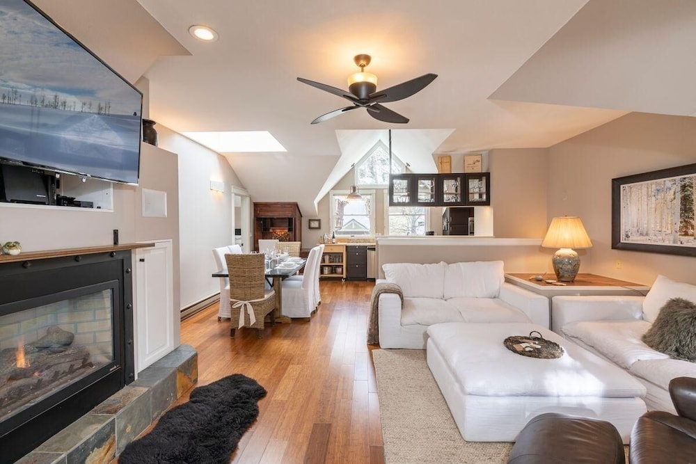 Condo, 3 Bedrooms