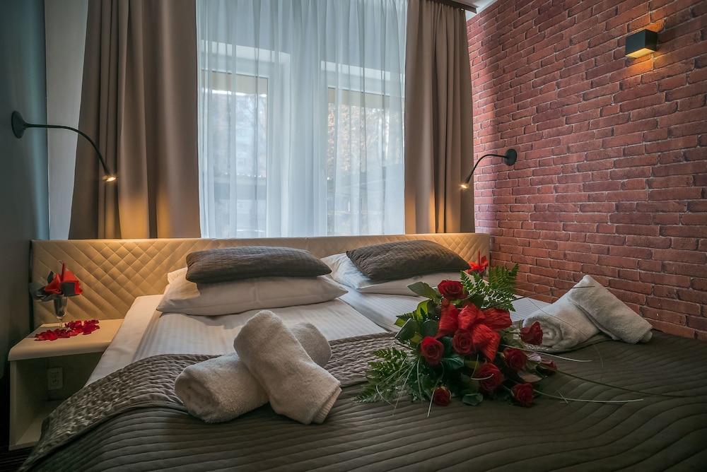 Double or Twin Room - Photo 23