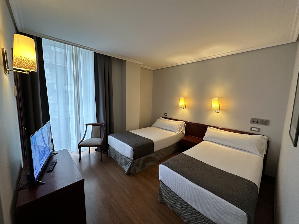 Standard Double or Twin Room - Photo 6
