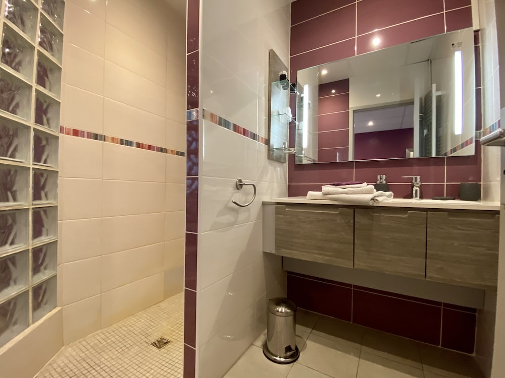 Twin Room, Private Bathroom photo 2