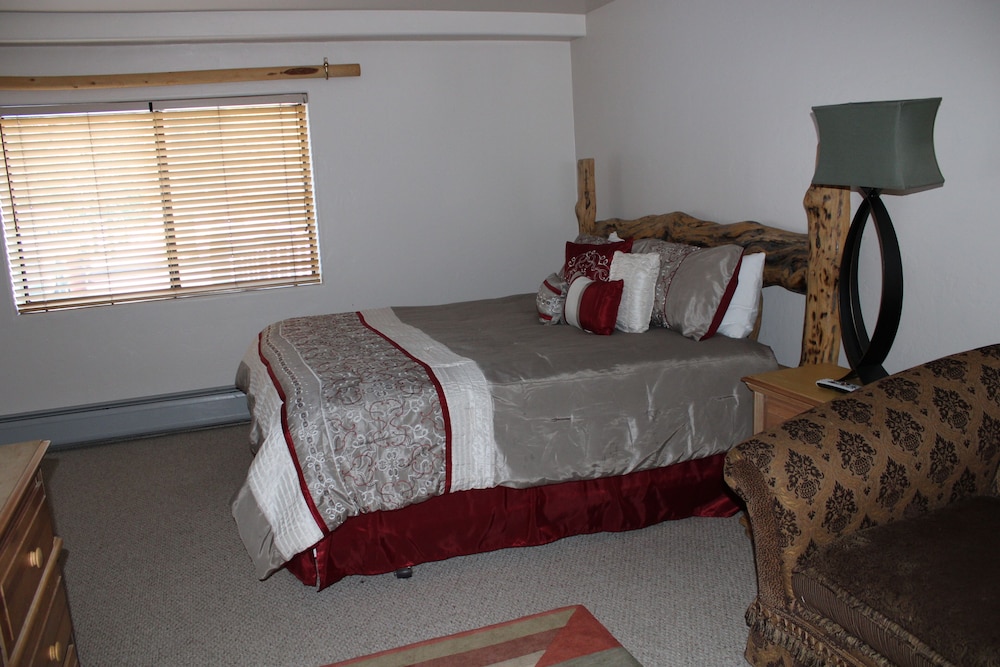 Room 201, Puma Room, King Bed