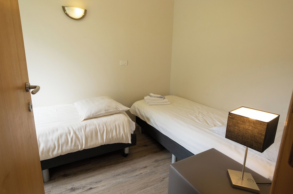 Bungalow (8 People) photo 3