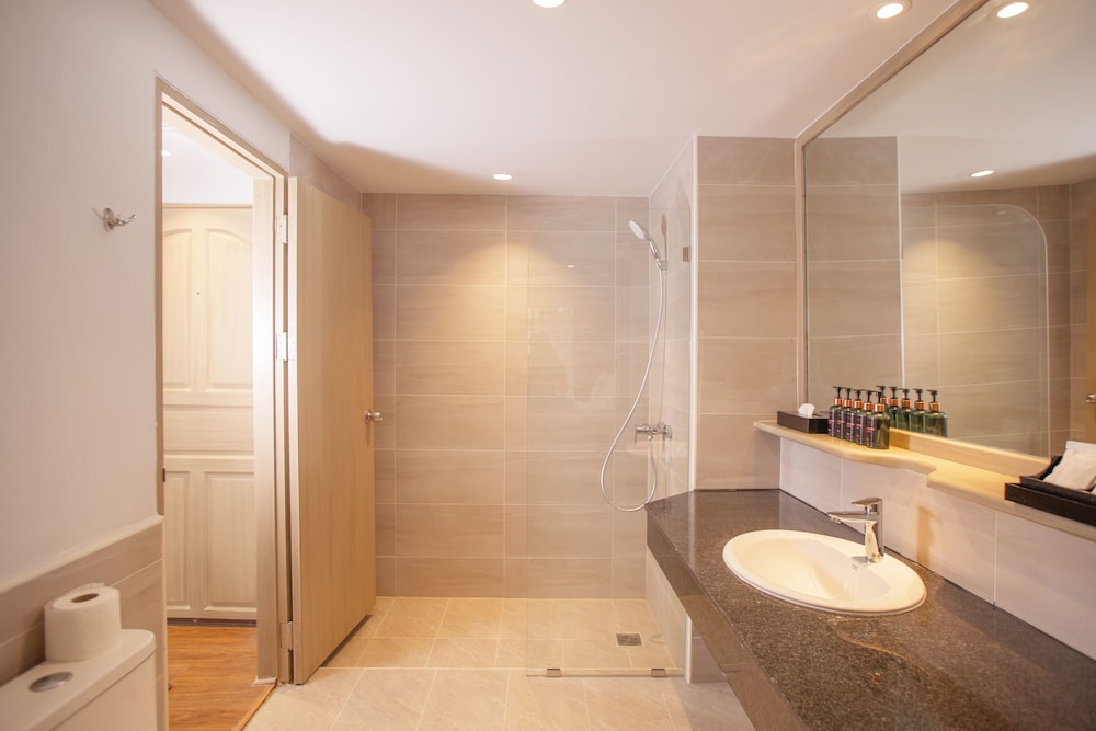 Room, Pool Access - Photo 2