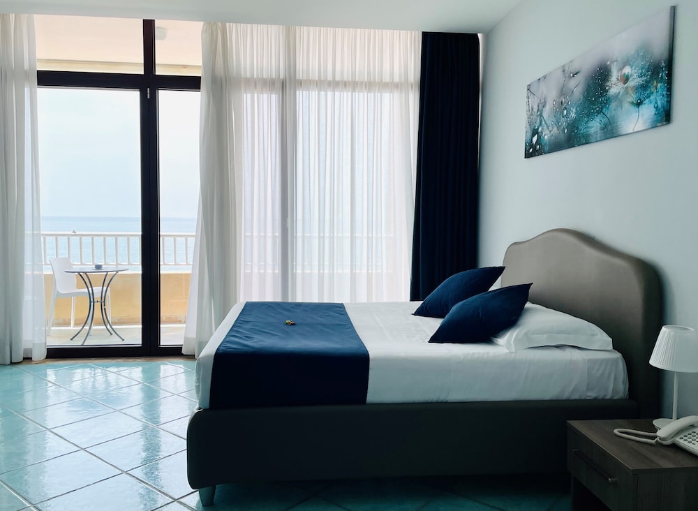 Double Room, Sea View - Photo 1