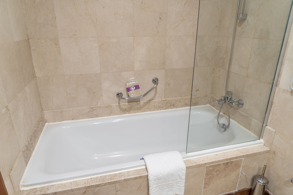Junior Suite, 1 Queen Bed thumbnail 6