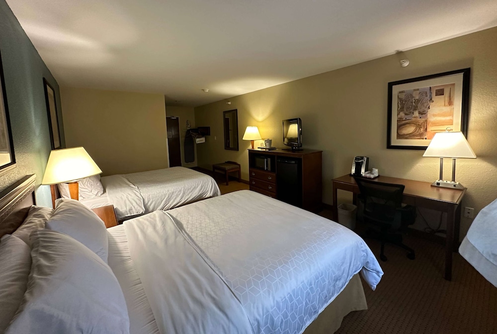 Room, 2 Queen Beds, Non Smoking - Photo 1