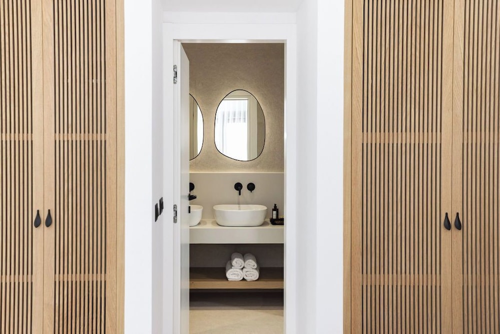 Kalea Signature Suite with Jacuzzi