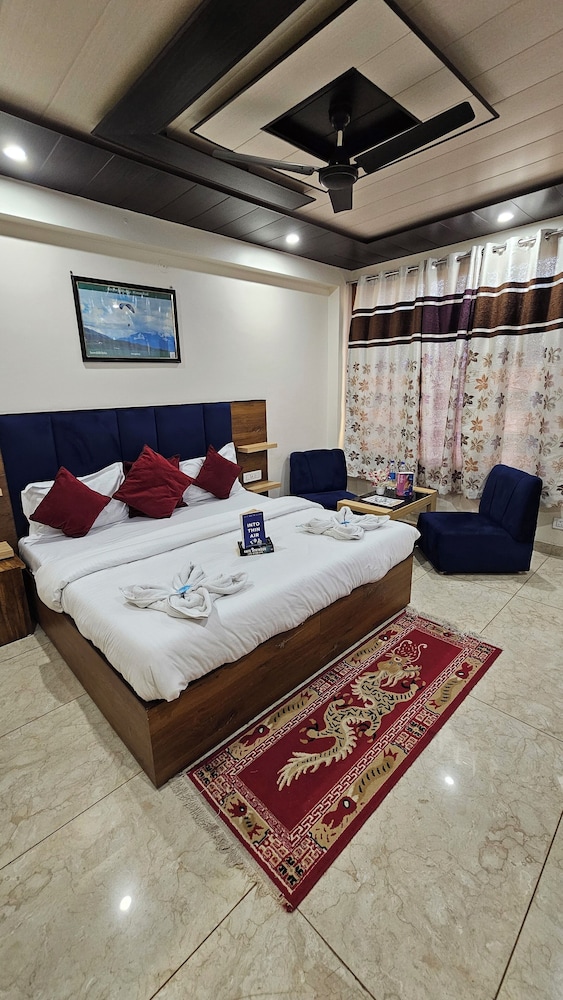 Deluxe Room, Balcony, City View
