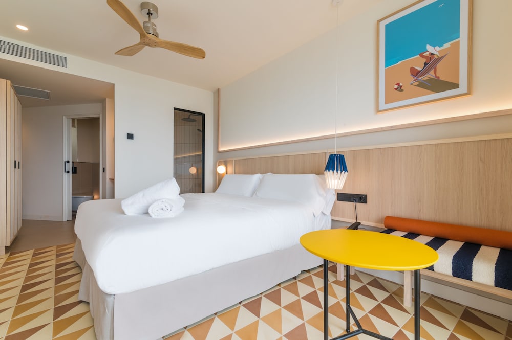 Deluxe Room, Sea View - Photo 3