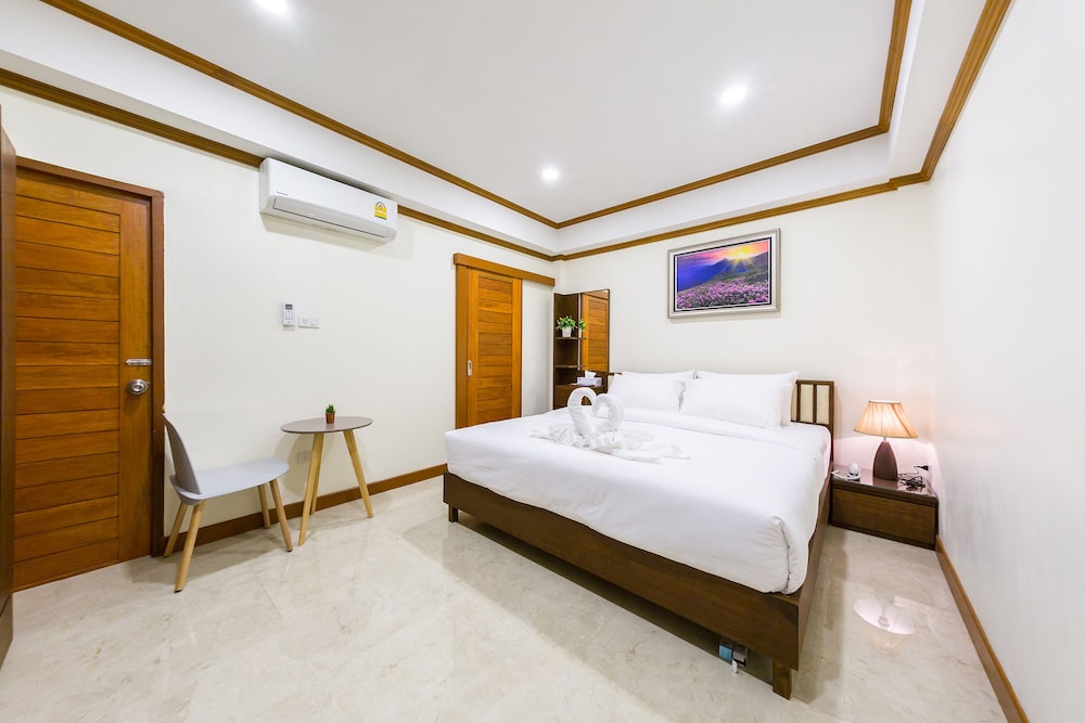 Deluxe Double Room, 1 King Bed photo 2