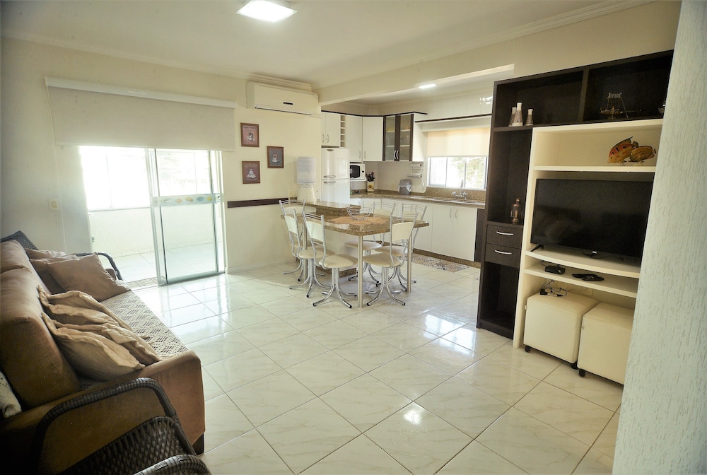 Comfort Apartment, 2 Bedrooms, Balcony, Annex Building (No Pool/Piscina não disponível)