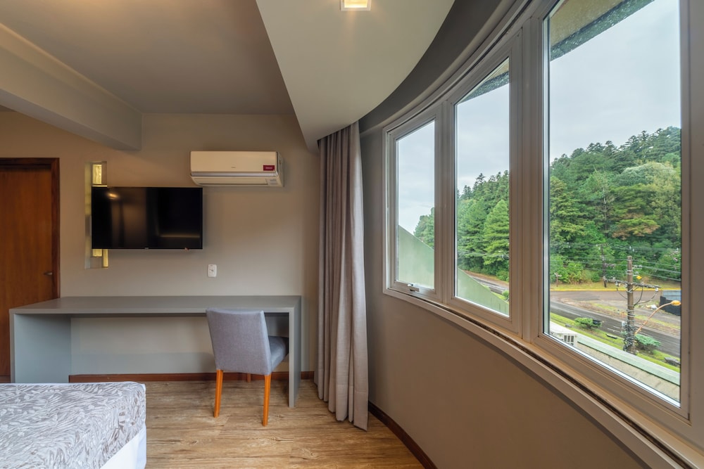Deluxe Room - Photo 6