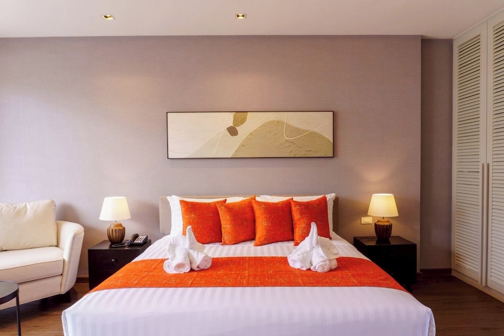 Deluxe Room, Pool View