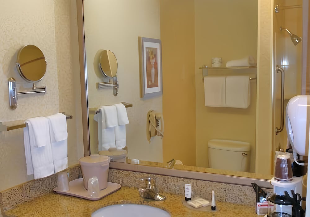 Room, 1 King Bed with Sofa bed (Mobility/Hearing Accessible, Tub) - Photo 7