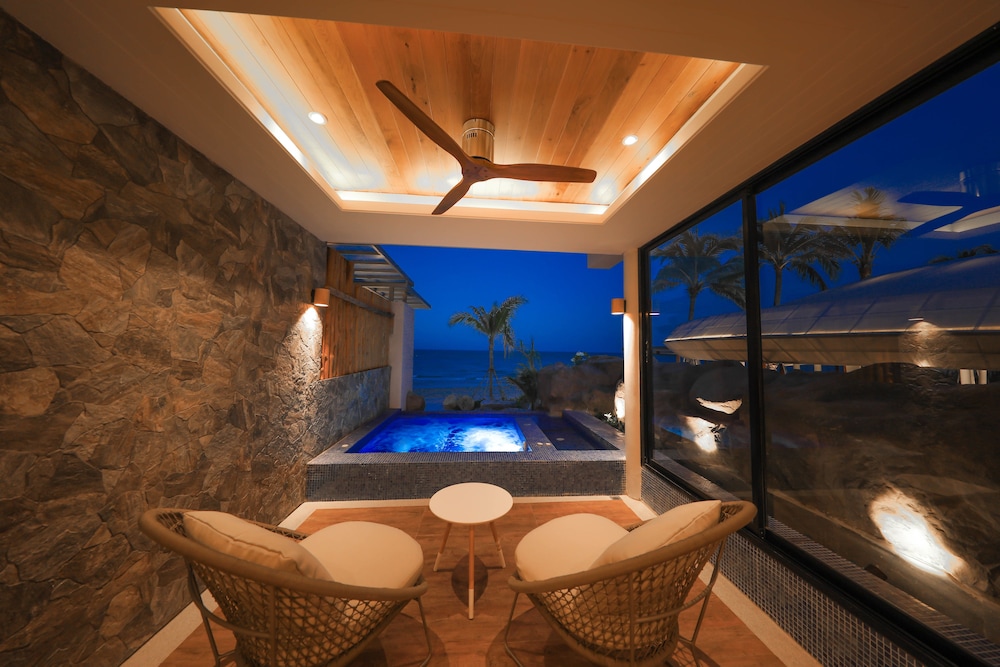 Suite, 2 Bedrooms, Sea View photo 2