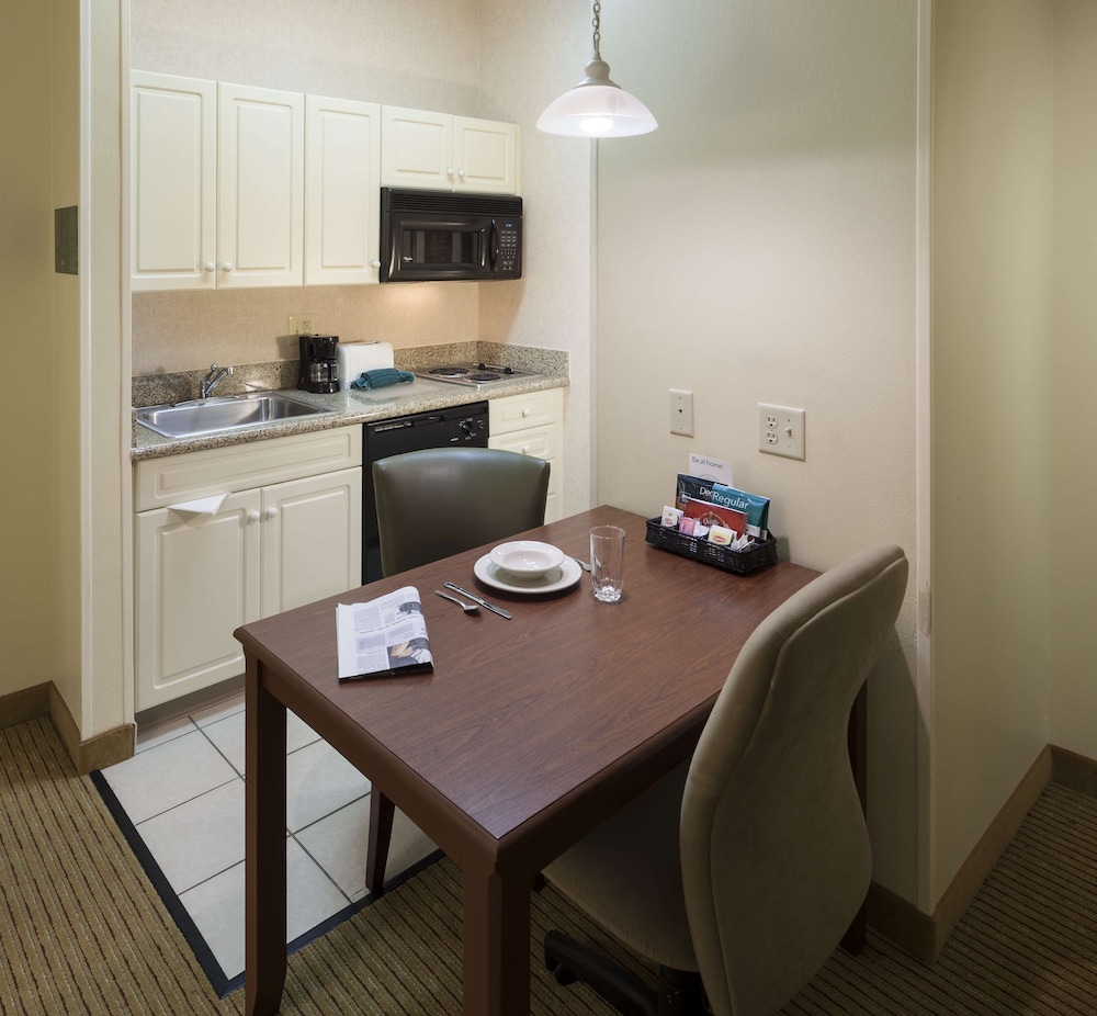 Premium Suite, 1 King Bed, Accessible, Bathtub - Photo 4