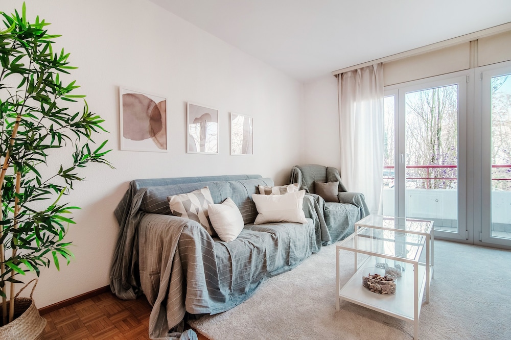Basic Apartment photo 1
