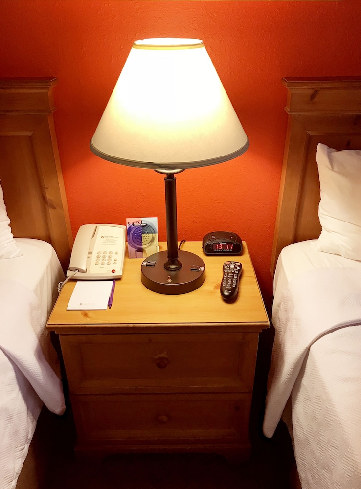 Junior Suite, 2 Queen Beds, Non Smoking, Private Bathroom (Coast Premium two Queens Junior Suite) - Photo 4
