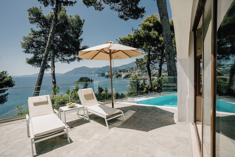 Premium Family Bungalow with private pool Sea & Mouse Island view photo 3