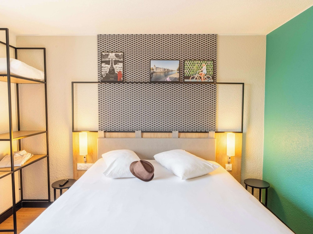 Standard Room, Multiple Beds - Photo 6