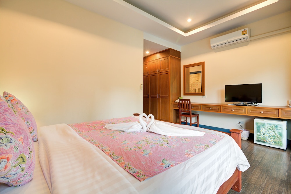 Standard Suite with Balcony 3 photo 2