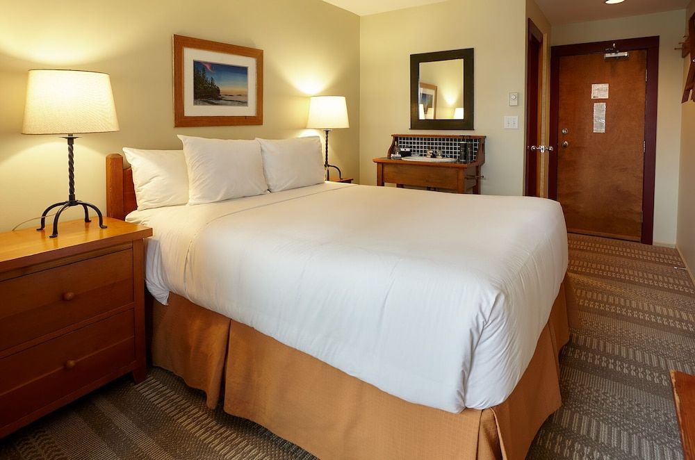 Traditional Room, 1 Queen Bed, Ocean View photo 3