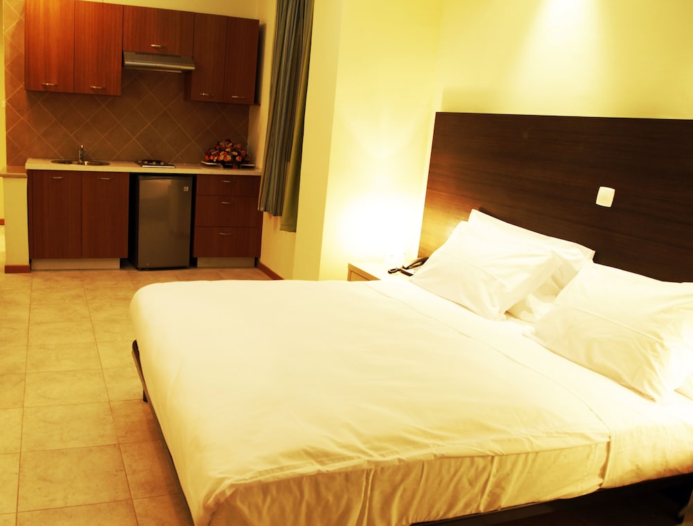 Standard Room, 1 King Bed photo 3