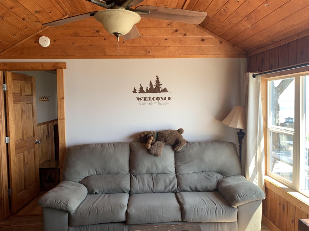Cabin, 2 Bedrooms, Lakeside photo 2