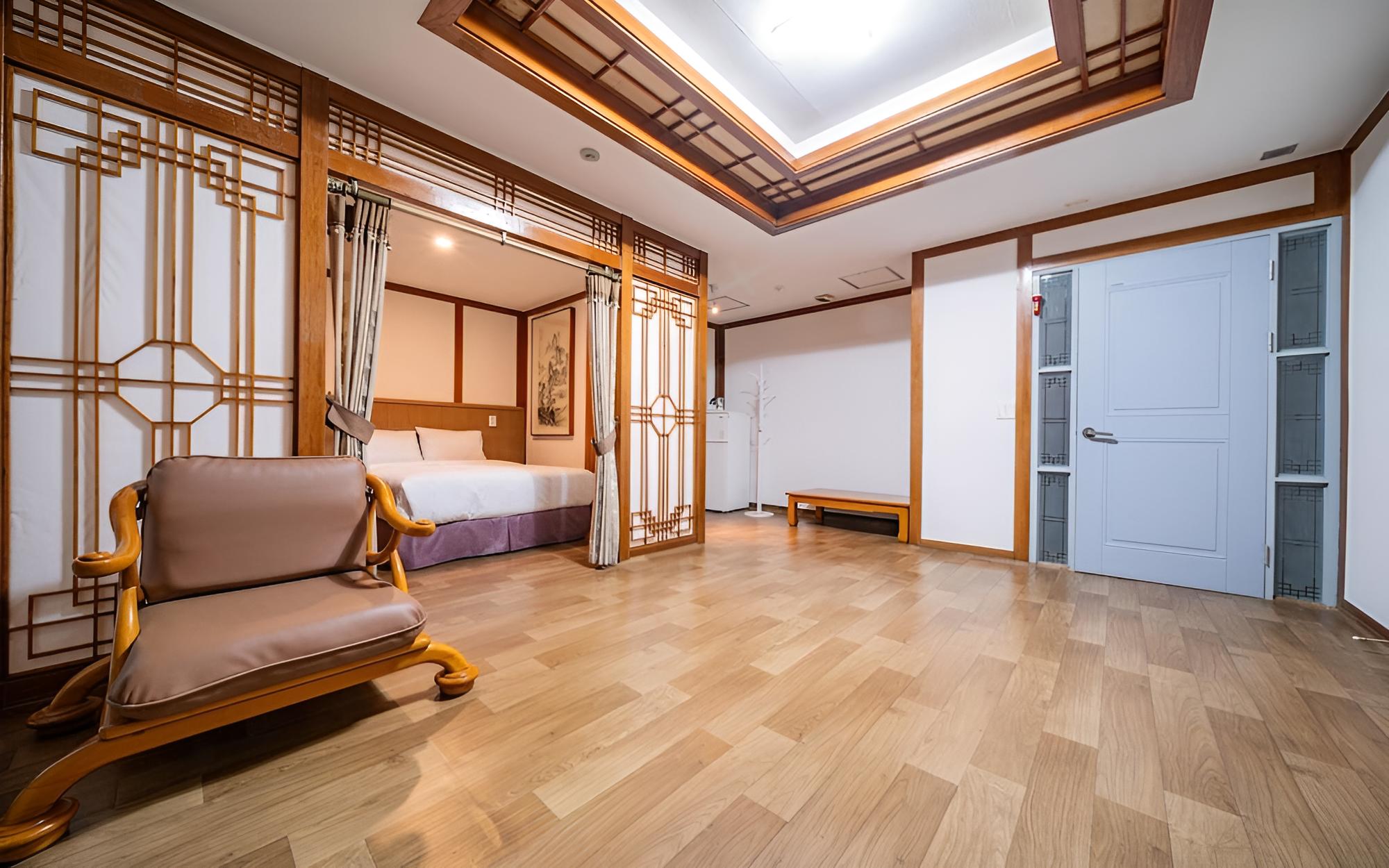 Room (VIP Room TYPE1) - Photo 2