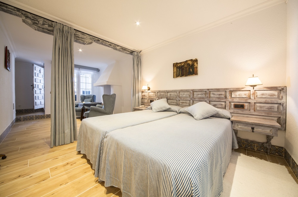 Double Room, Pool View, Ground Floor photo 3