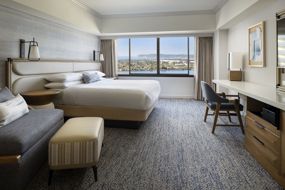Concierge Room, Deluxe Room, 1 King Bed with Sofa bed, Bay View - Photo 2