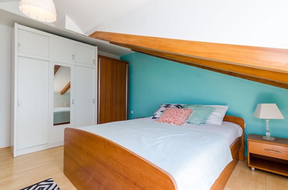 Apartment (One Bedroom Apartment with Terrace an)
