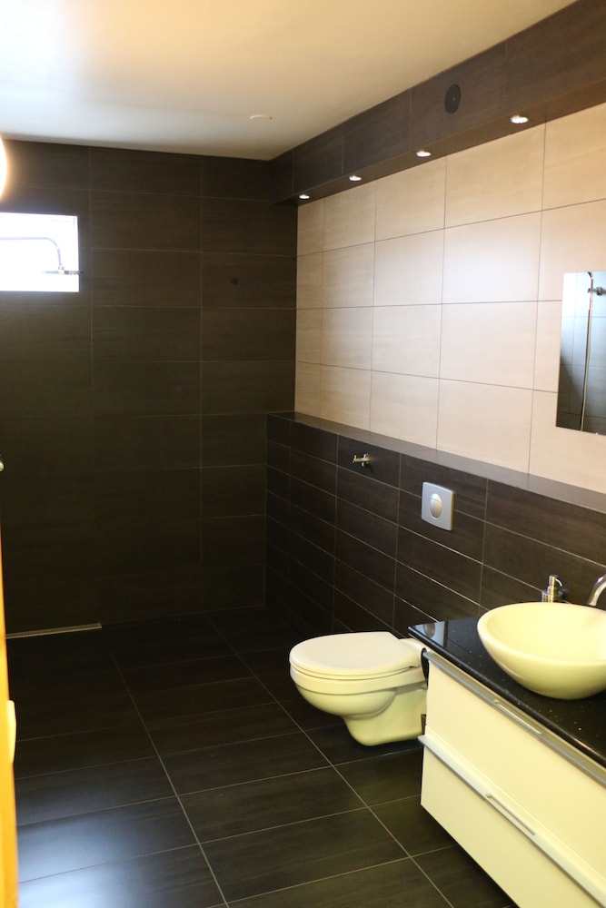 Double or Twin Room, Shared Bathroom (Small) photo 3