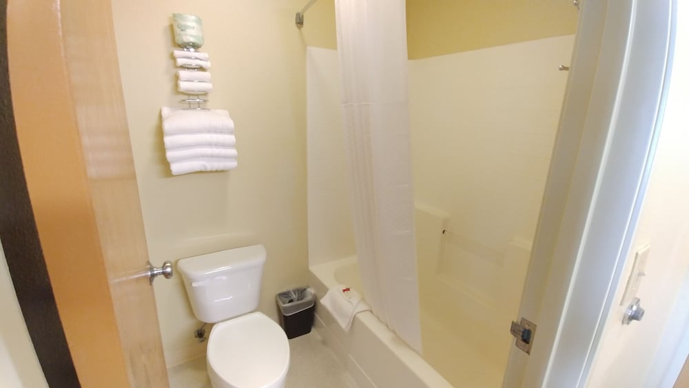 Standard Room, 2 Queen Beds, Non Smoking - Photo 11