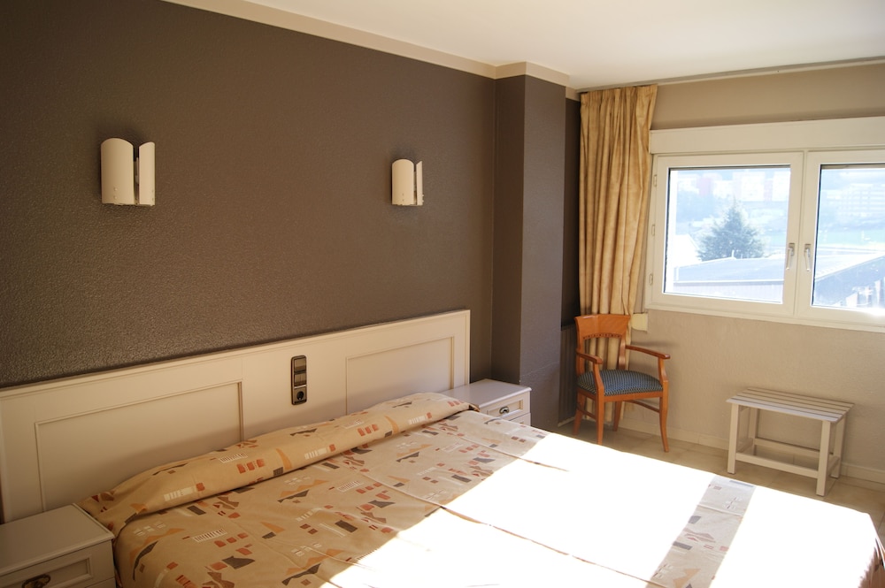 Superior Double Room, 1 King Bed, Private Bathroom, Mountain View photo 2