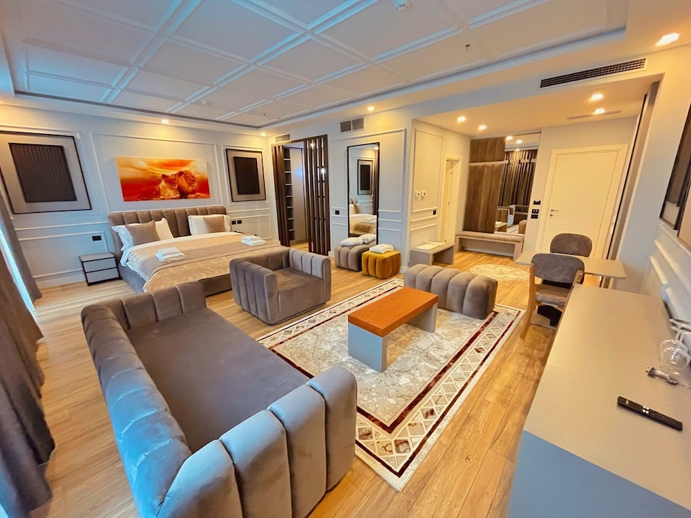 Royal Suite, 1 Double Bed, Balcony, Garden View