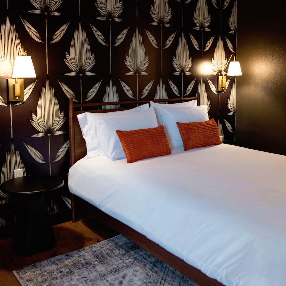 Elite Room, 1 King Bed, Golf View, Courtyard Area photo 1