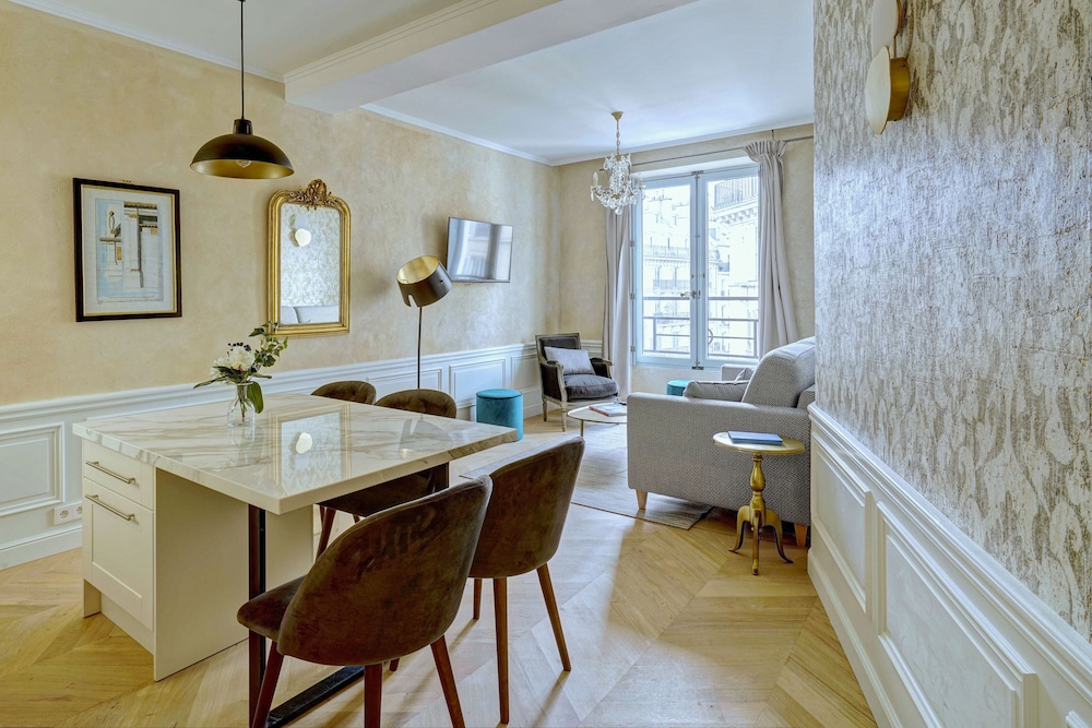 44AS - 1 Bedroom (Street View) photo 1