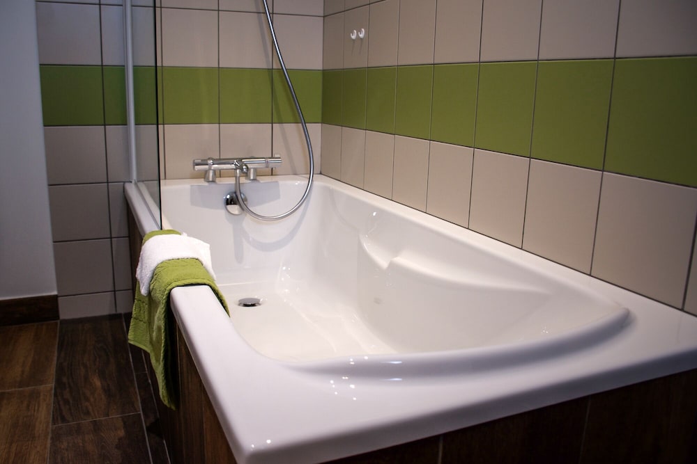 Double Or Twin Room, Private Bathroom (Grande Chambre Cook) photo 2