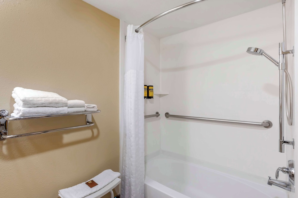 Suite, 1 Queen Bed, Accessible, Bathtub (with Sofabed) - Photo 5